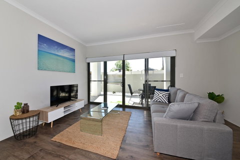 Modern Apartment Redcliffe Near Perth Airport: 0126 - Accommodation Tasmania 0