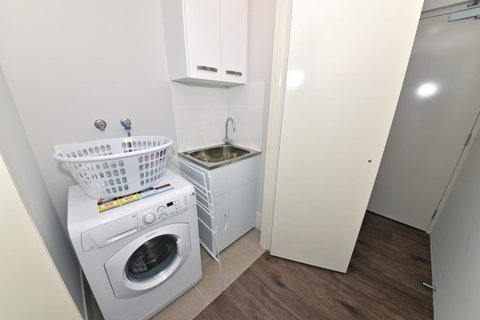 Modern Apartment Redcliffe Near Perth Airport: 0126 - Accommodation Tasmania 25