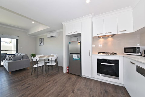 Modern Apartment Redcliffe Near Perth Airport: 0126 - Accommodation Tasmania 18