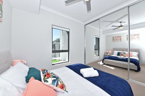 Modern Apartment Redcliffe Near Perth Airport: 0126 - Accommodation Tasmania 10