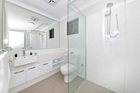 Modern Apartment Redcliffe Near Perth Airport: 0126 - Accommodation Tasmania 14