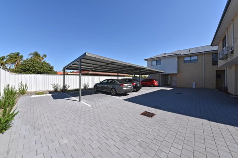 Modern Apartment Redcliffe Near Perth Airport: 0126 - Accommodation Tasmania 35