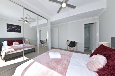 Modern Apartment Redcliffe Near Perth Airport: 0126 - Accommodation Tasmania 5