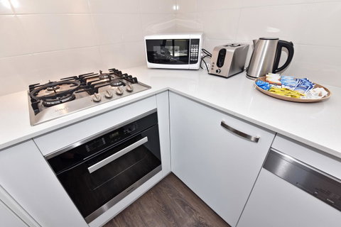 Modern Apartment Redcliffe Near Perth Airport: 0126 - Accommodation Tasmania 20