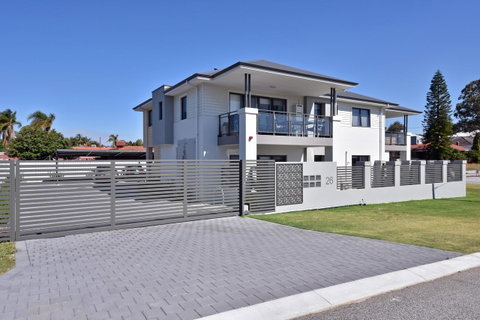 Modern Apartment Redcliffe Near Perth Airport: 0126 - Accommodation Tasmania 43