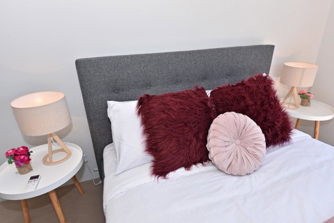 Modern Apartment Redcliffe Near Perth Airport: 0126 - Accommodation Tasmania 7