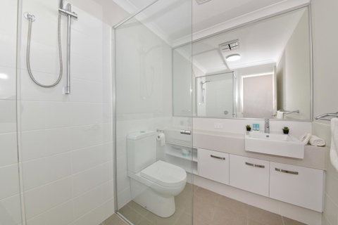 Modern Apartment Redcliffe Near Perth Airport: 0126 - Accommodation Tasmania 13