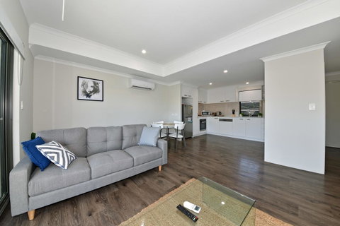 Modern Apartment Redcliffe Near Perth Airport: 0126 - Accommodation Tasmania 16