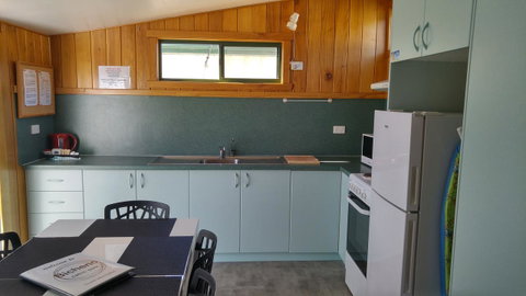 Bicheno Cabin Park - Accommodation Tasmania 23
