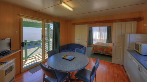 Bicheno Cabin Park - Accommodation Tasmania 19