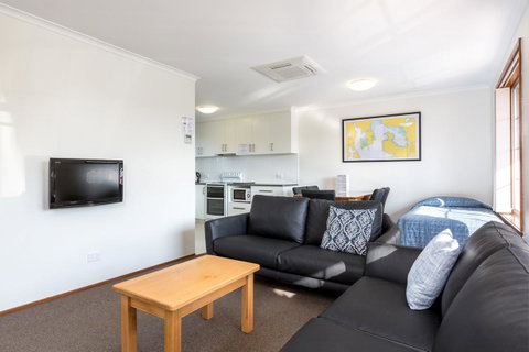 Riverfront Motel & Villas - Accommodation Tasmania 1