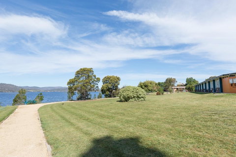 Riverfront Motel & Villas - Accommodation Tasmania 3