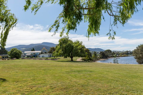 Riverfront Motel & Villas - Accommodation Tasmania 0