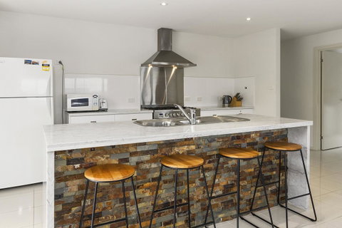 170 Hazards View Drive - Unit 2 - Accommodation Tasmania 4