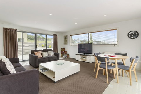 170 Hazards View Drive - Unit 2 - Accommodation Tasmania 5