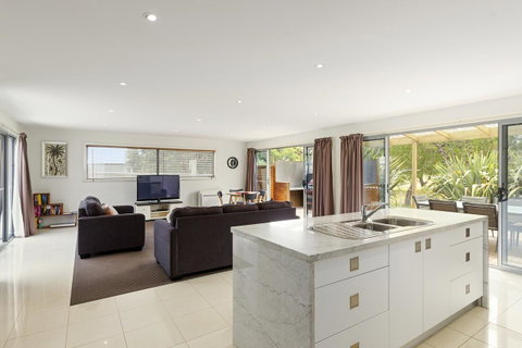 170 Hazards View Drive - Unit 2 - Accommodation Tasmania 1