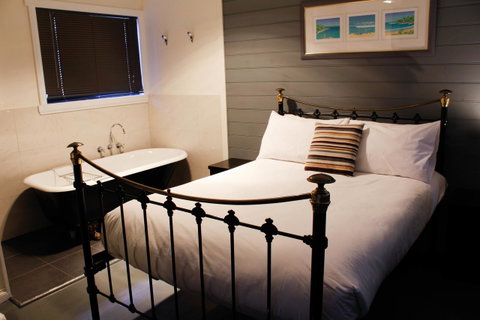 Mermaids Of Bicheno - Accommodation Tasmania 7