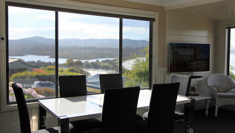 SEA EAGLE COTTAGE Amazing Views Of Bay Of Fires - Accommodation Tasmania 24