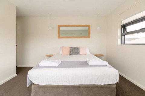 Kangaroo Bay Apartments - Accommodation Tasmania 24