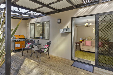 Oyster Cove Chalet - Accommodation Tasmania 3