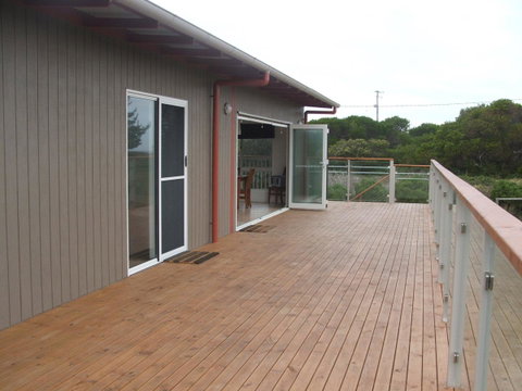 Seymour Waves - Accommodation Tasmania 5