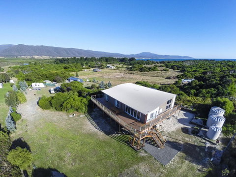 Seymour Waves - Accommodation Tasmania 2