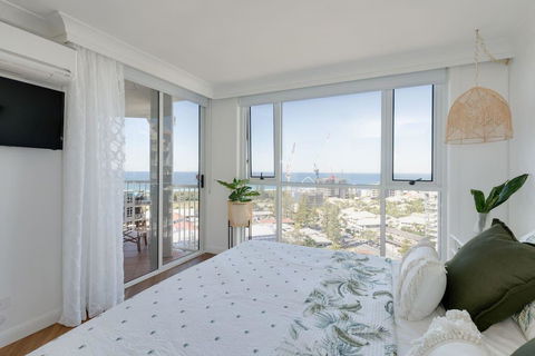 NEW Beautiful 1 Bedroom Beach Views Broadbeach - Accommodation Tasmania 0