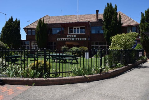 New Ivanhoe Hotel - Accommodation Tasmania 0
