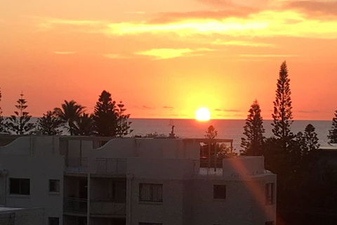 NEW UPMARKET COMFORTABLE 2 Bed, 2 Bath, OCEAN VIEWS, 250m To BUDDINA BEACH! - Accommodation Tasmania 1