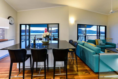 NEWLY BEAUTFULLY RENOVATED 16 The Casuarina - 3 Bedroom House With 180 Degree Ocean Views - Accommodation Tasmania 1