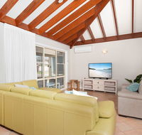 Occy's  Fingal Bay - Accommodation Tasmania