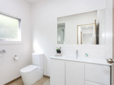 OCEANS 12 - ANGLESEA - Accommodation Tasmania 2