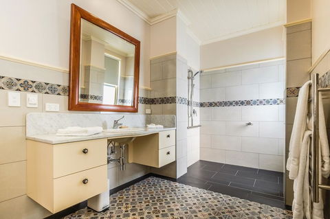 Old Bank Boutique Hotel - Accommodation Tasmania 1