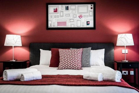 One Bedroom Apt Near Perth CBD With Parking - Accommodation Tasmania 3
