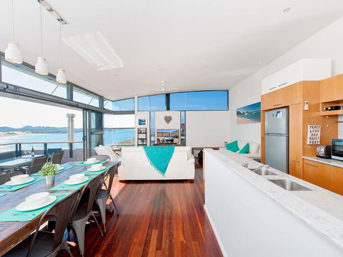 One Mile Cl, Townhouse 22, 26, The Deckhouse - Accommodation Tasmania 3