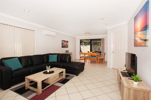 Oomoo 27b - 4 BDRM Townhouse - Close To Beaches - Accommodation Tasmania 2