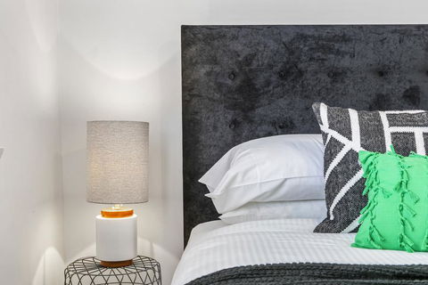Oversized Apartment Close To City, Parks, MCG - Accommodation Tasmania 3