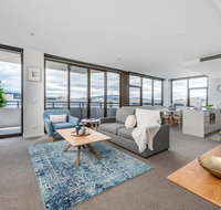 Oversized Luxe 1 Bedder - Amazing Barton - Gym - Accommodation Tasmania
