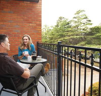 Oxley Court Serviced Apartments - Accommodation Tasmania