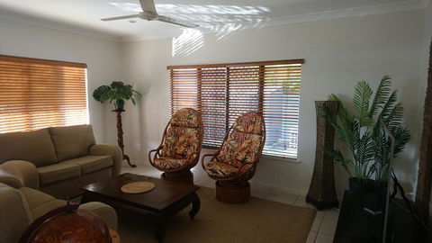 Palm Lakeside Holiday Home - Bowen, Whitsundays, Queensland - Accommodation Tasmania 2
