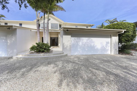 Pandanus - Peregian Beach - Accommodation Tasmania 1