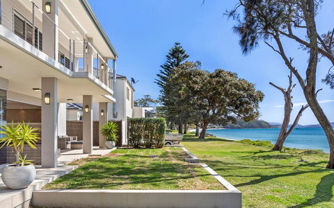Paradise Beach House - Waterfront With Heated Pool - Accommodation Tasmania 3