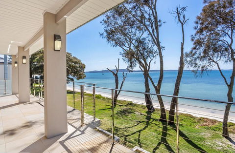 Paradise Beach House - Waterfront With Heated Pool - Accommodation Tasmania 2