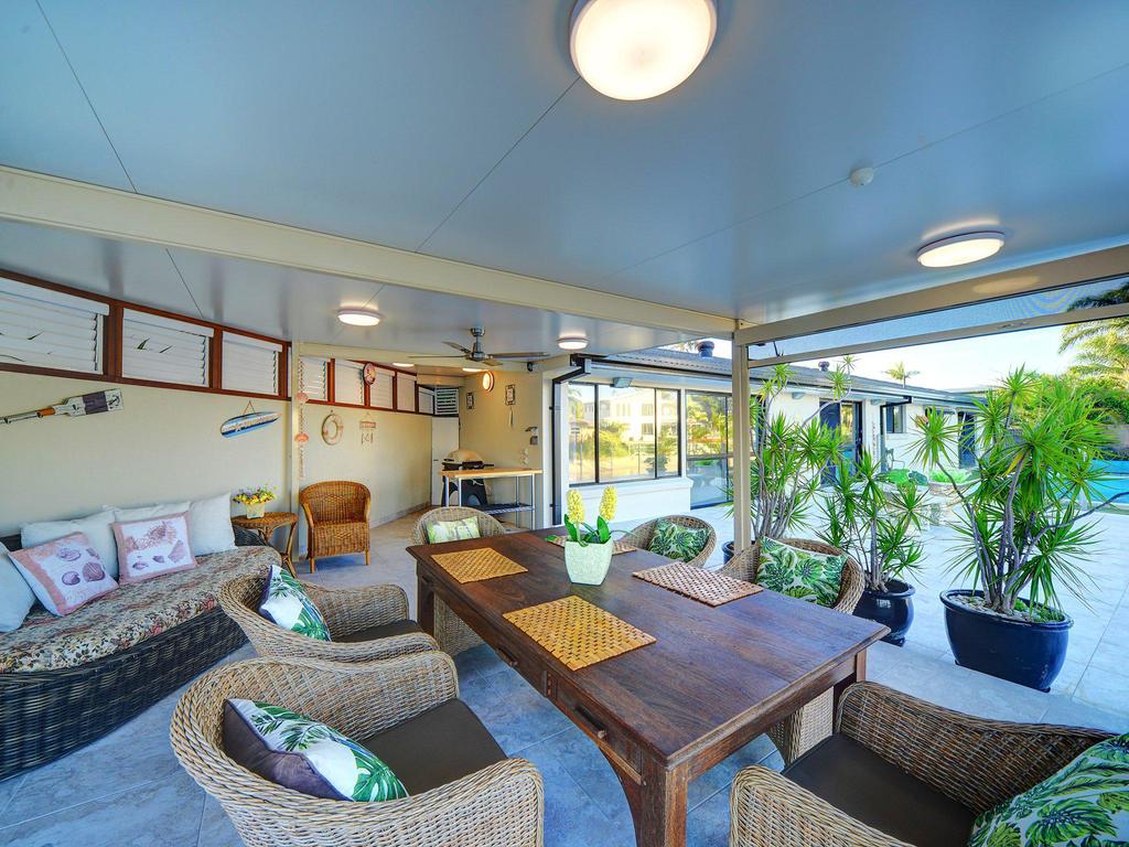 Broadbeach Waters QLD Accommodation Tasmania