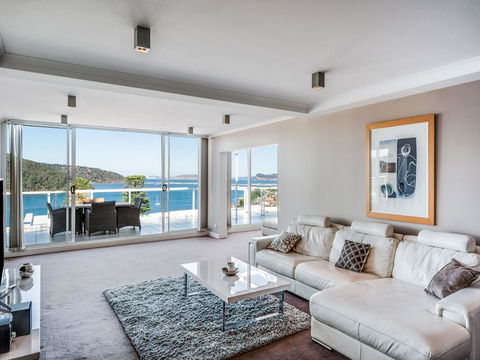Penthouse 707 - 4 Bedroom Oceanview Penthouse - Accommodation Tasmania 0