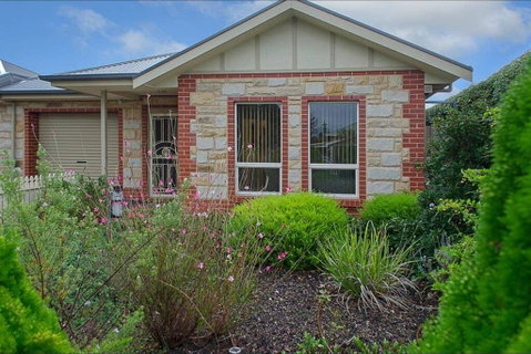 Perfect Location Central Modern Cottage - Free WiFi - Accommodation Tasmania 1