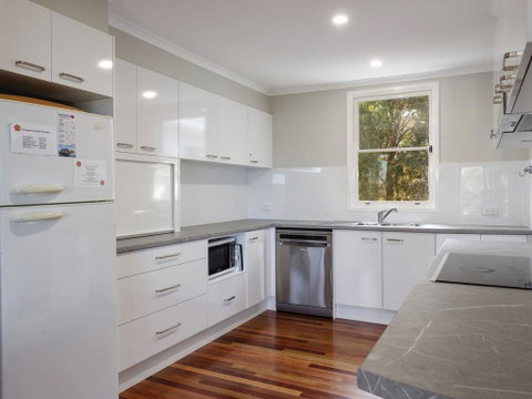 Pet Friendly 4 Bedroom Holiday Home - River Views - Accommodation Tasmania 2