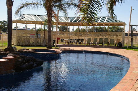Pines Country Club Motor Inn - Accommodation Tasmania 2