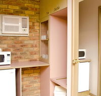 Pines Country Club Motor Inn - Accommodation Tasmania