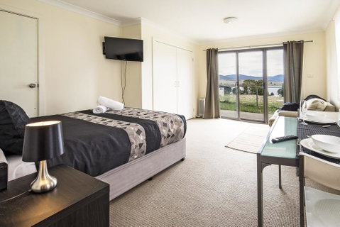 Poley Cow Studio - Accommodation Tasmania 0